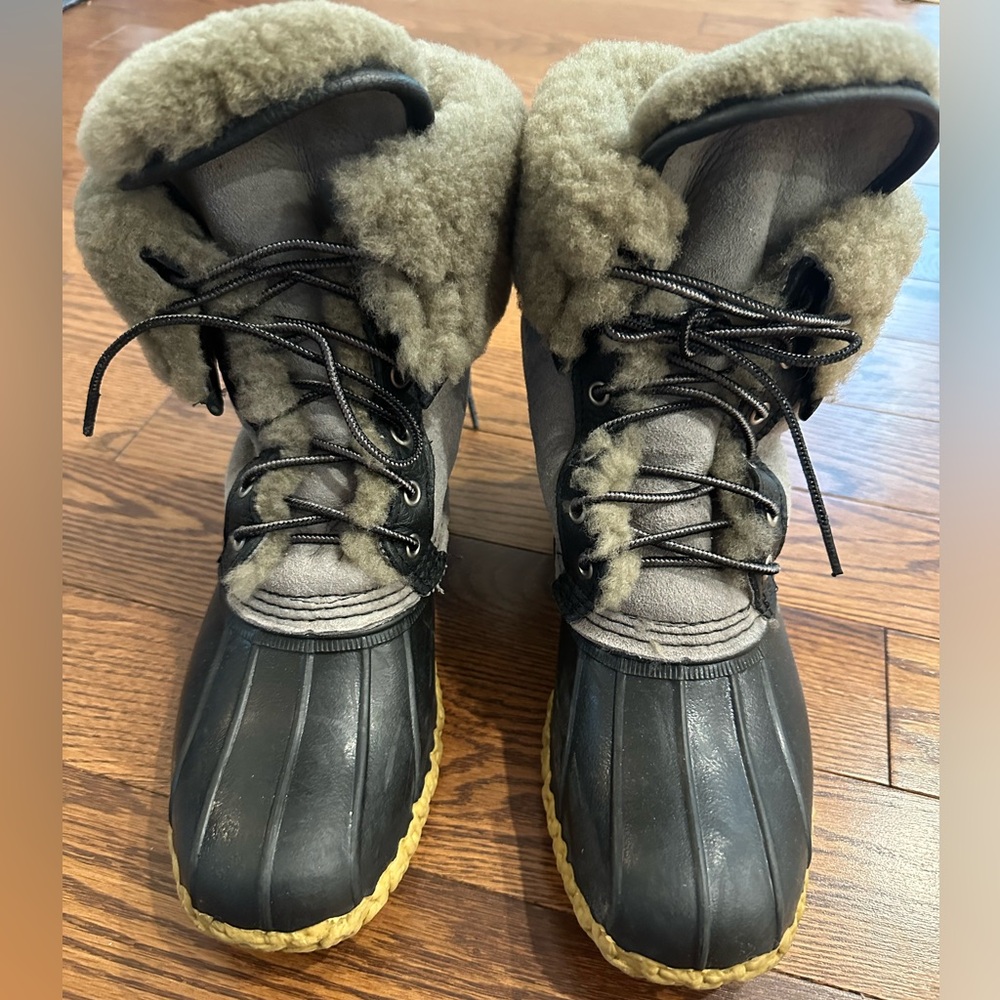 L.L. Bean Black and Gray Shearling Lined Bean Boots - Picture 2 of 5